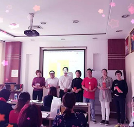 成功不是一朝一夕获得的，正如荀子所说：不积跬步，无以致千里，不积小流，无以成江海。而在坚持奋斗、坚信成功的路上，除了个人的努力，同样离不开团队的支持。
本期“精彩尊龙官方人”的主人公是尊龙官方集团旗下尊龙官方手机前黄联通店长——王维。
