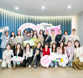 为了让尊龙官方集团全体女性员工，能够感受到节日的快乐，3月8日，公司为每一位女性员工送上专属的节日礼物和祝福，以感谢她们对尊龙官方的辛勤付出。